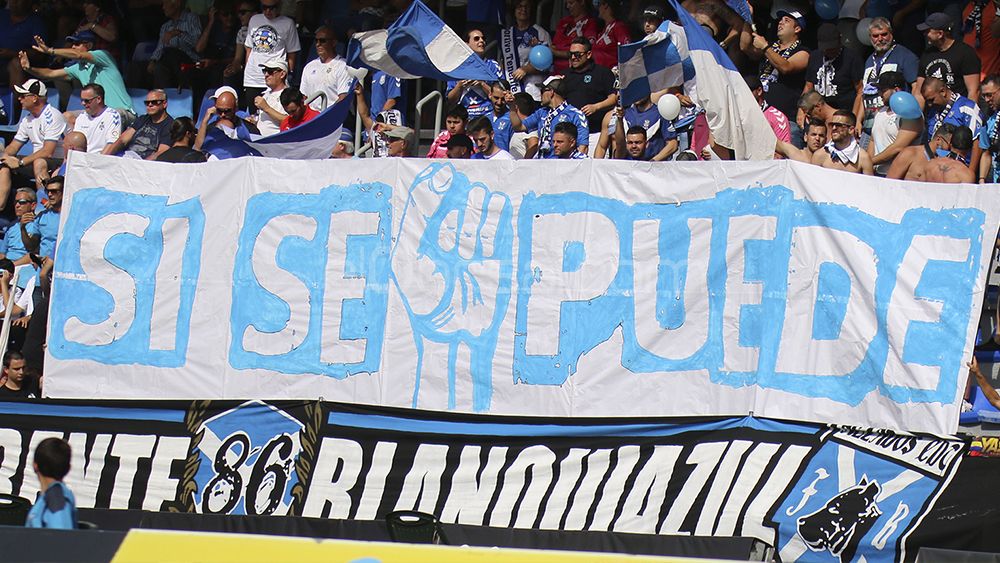 Si se puede rezaba en una pancarta de ánimo al equipo