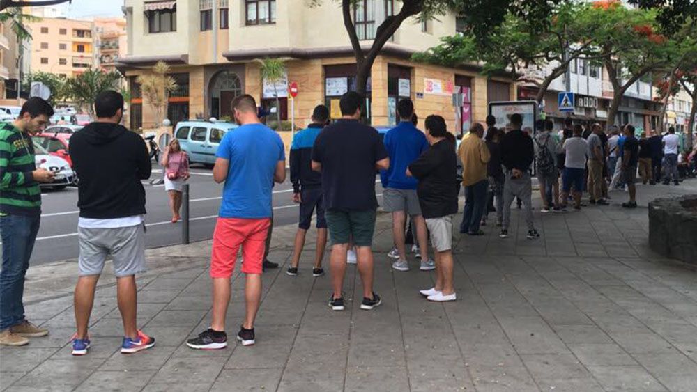 Colas en el Heliodoro