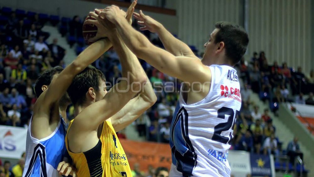 Rosco Allen defiende en el Santiago Martín