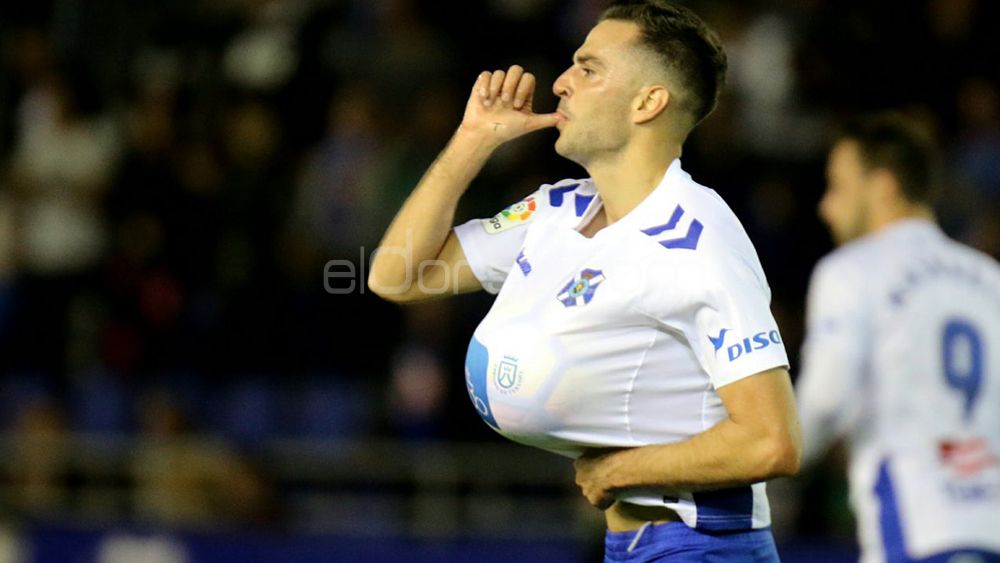 Villar celebra ante el Cádiz