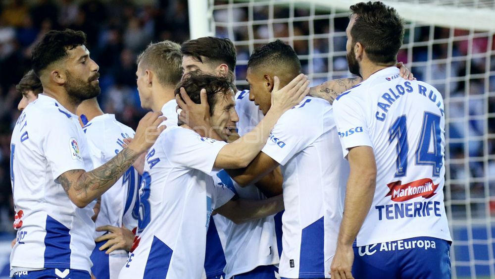 Las imágenes de una victoria del CD Tenerife que supo a trámite