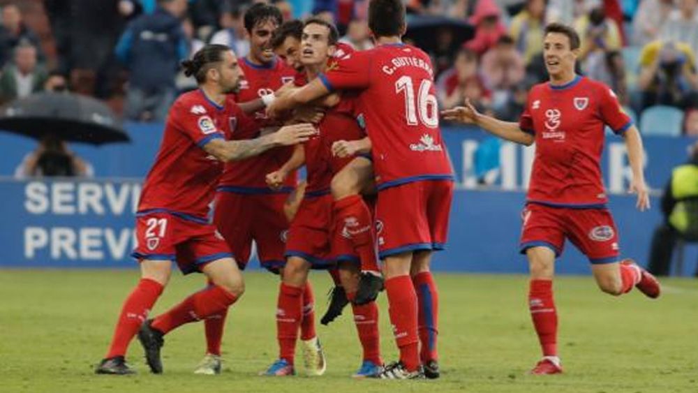 Carlos Gutierrez celebra con el Numancia
