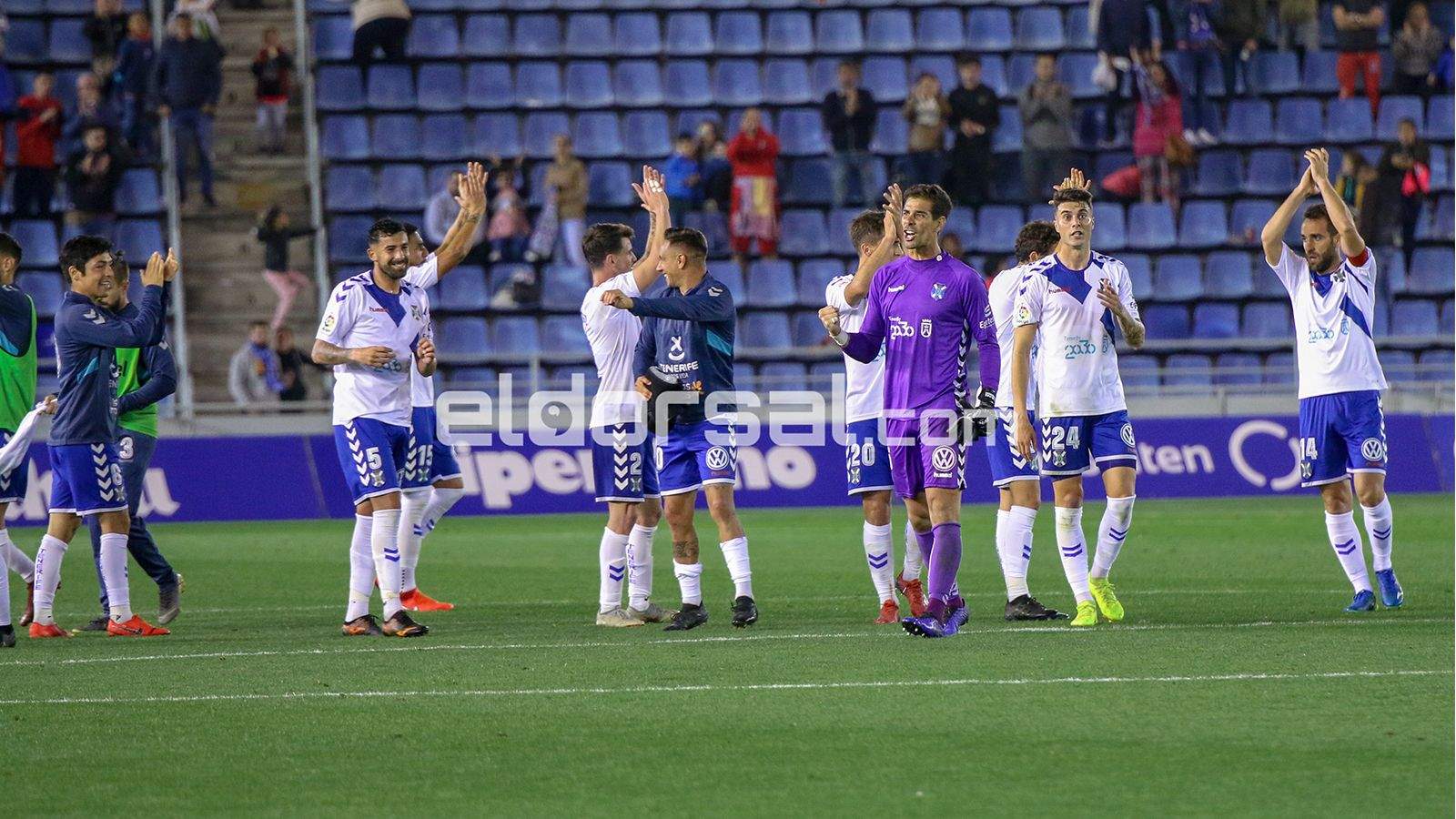 Alegría entre los jugadores tras la remontada / @jacfotografo