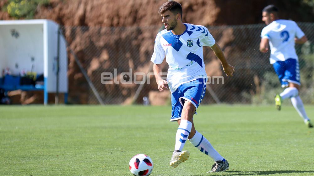 El canterano del CD Tenerife Javi Alonso, renovado hasta 2022
