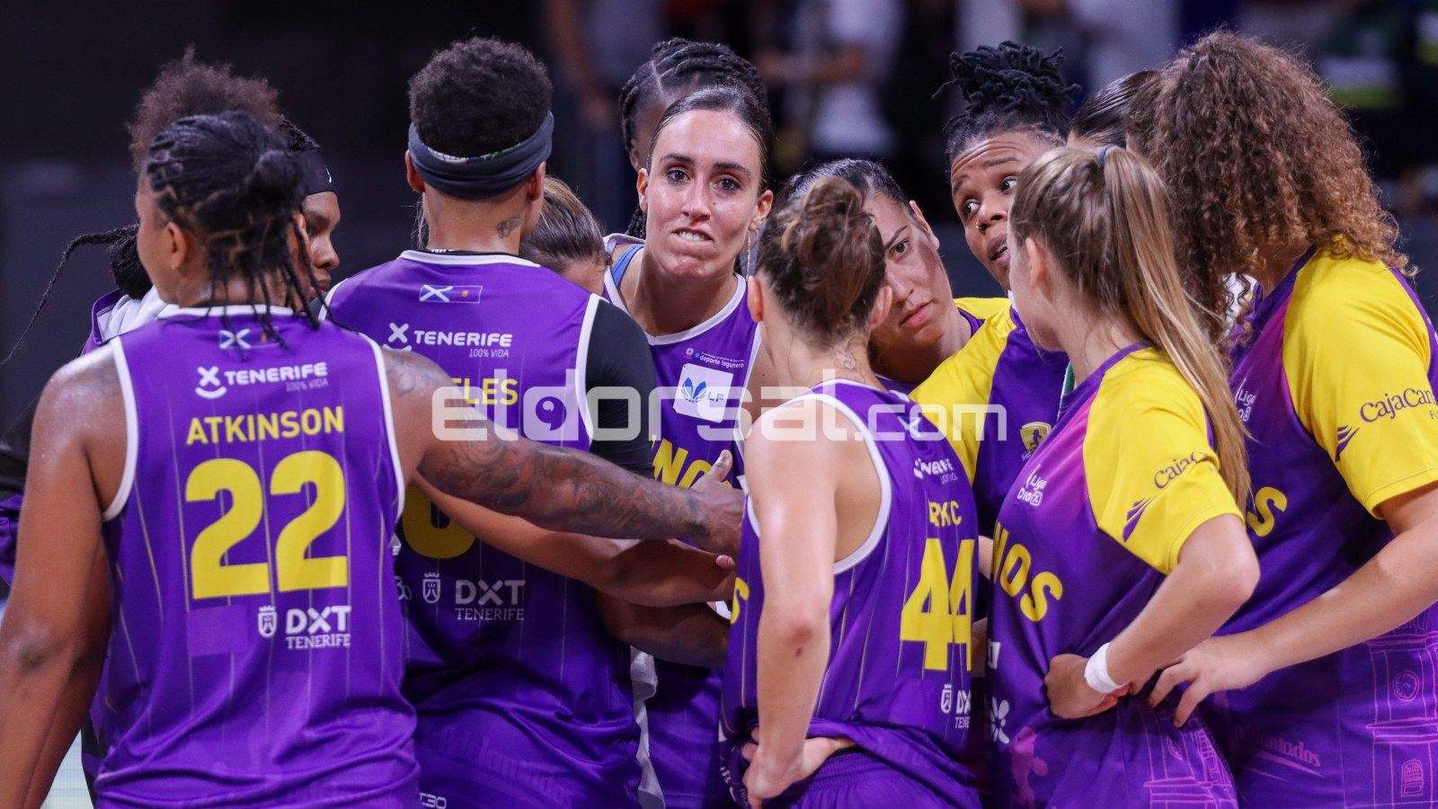 Laura Herrera junto a sus compañeras celebran la victoria / @jacfotografo