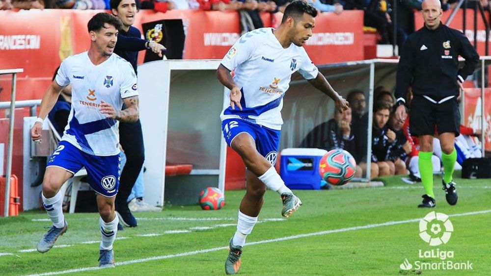 Nahuel Leiva CD Tenerife ante el CD Mirandés