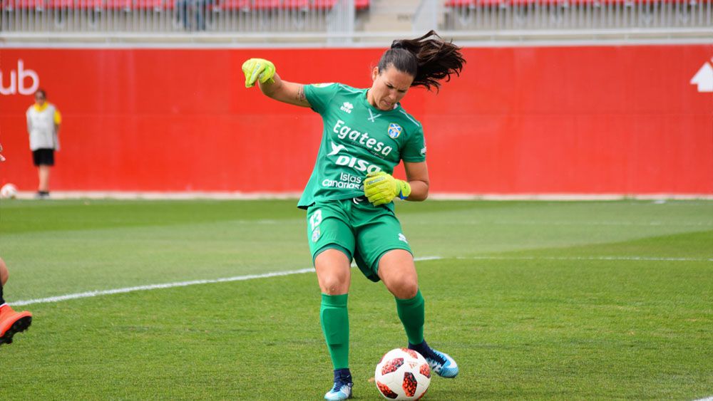 Aline Reis durante un partido. / @jacfotografo