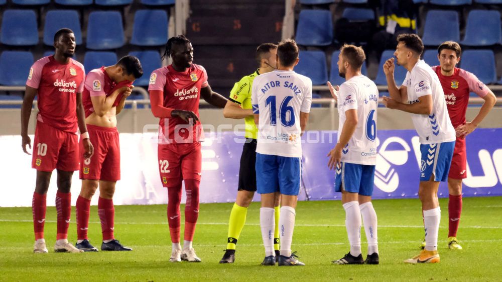 Alex Muñoz expulsion arbitro discusion CD Tenerife
