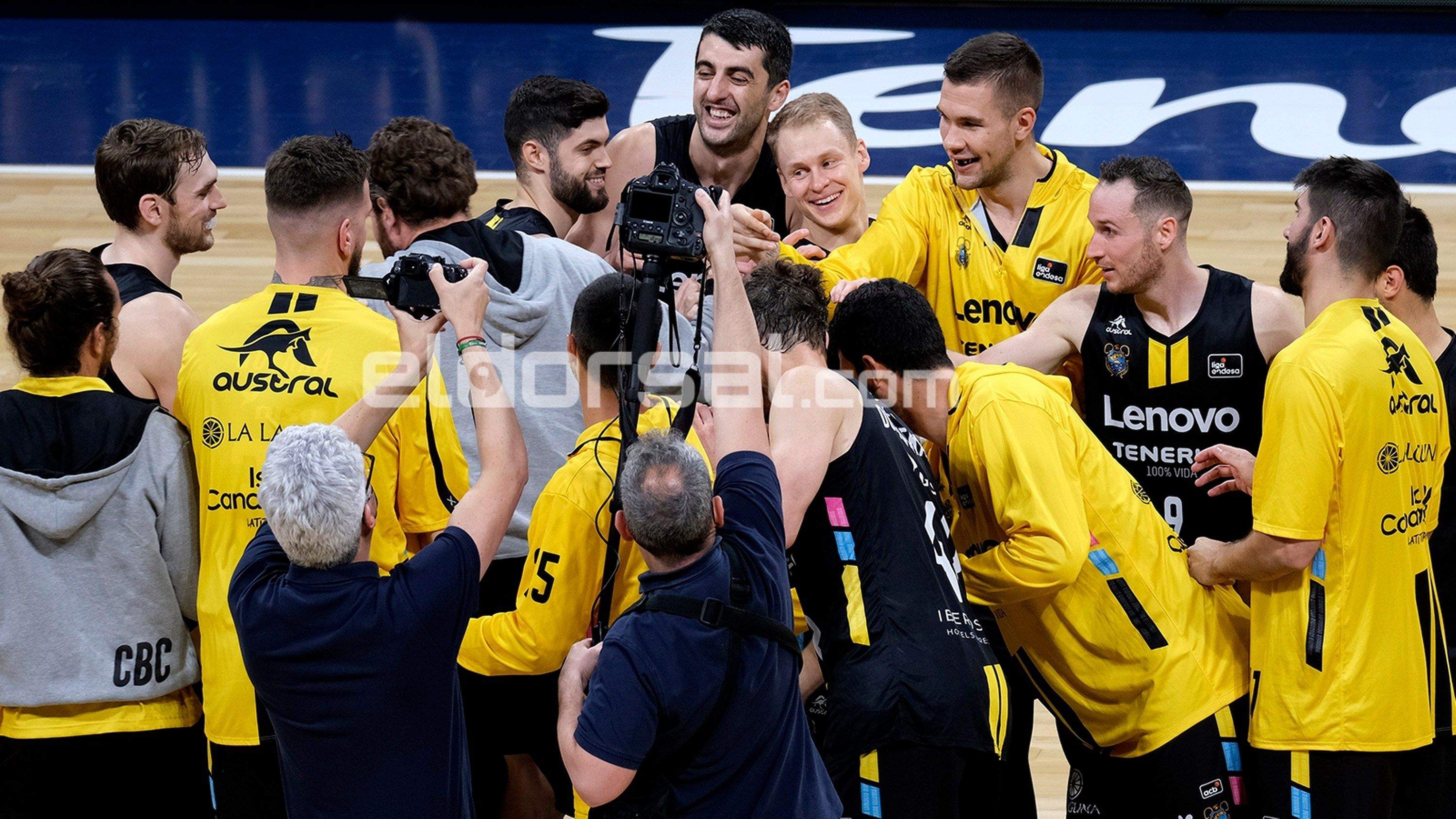 Alegría final en la plantilla de Lenovo Tenerife | @jacfotografo