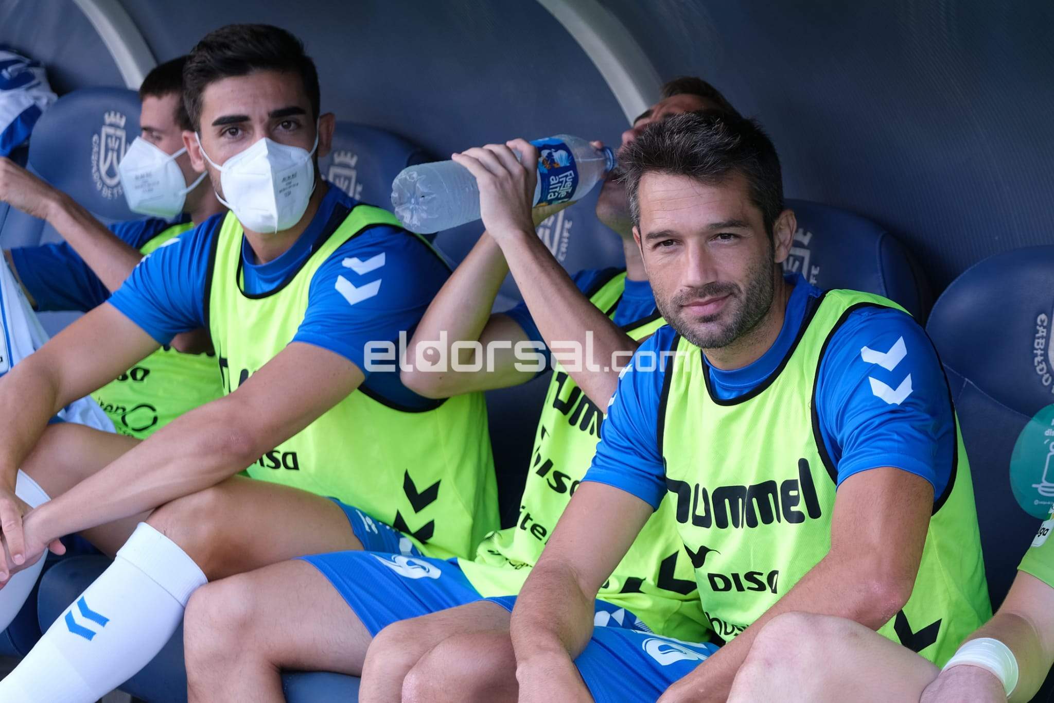 Aitor Sanz en el banquillo del CD Tenerife / ElDorsal / @jacfotografo
