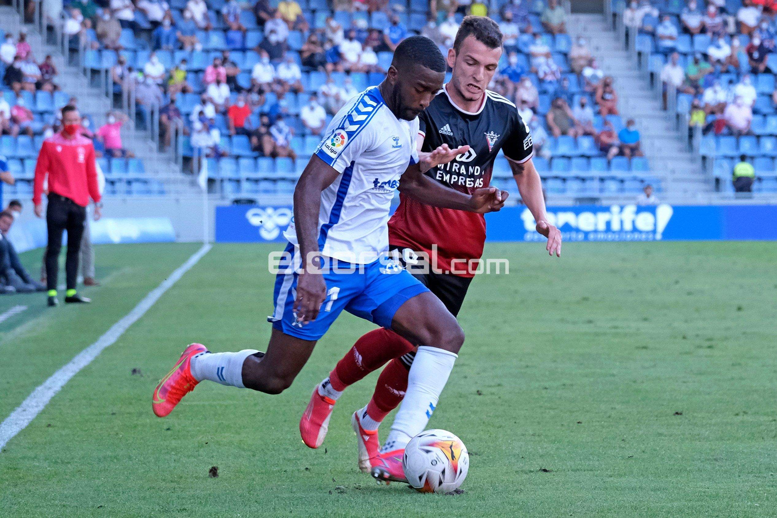 Shaq Moore en una acción de un partido del CD Tenerife. / @jacfotografo