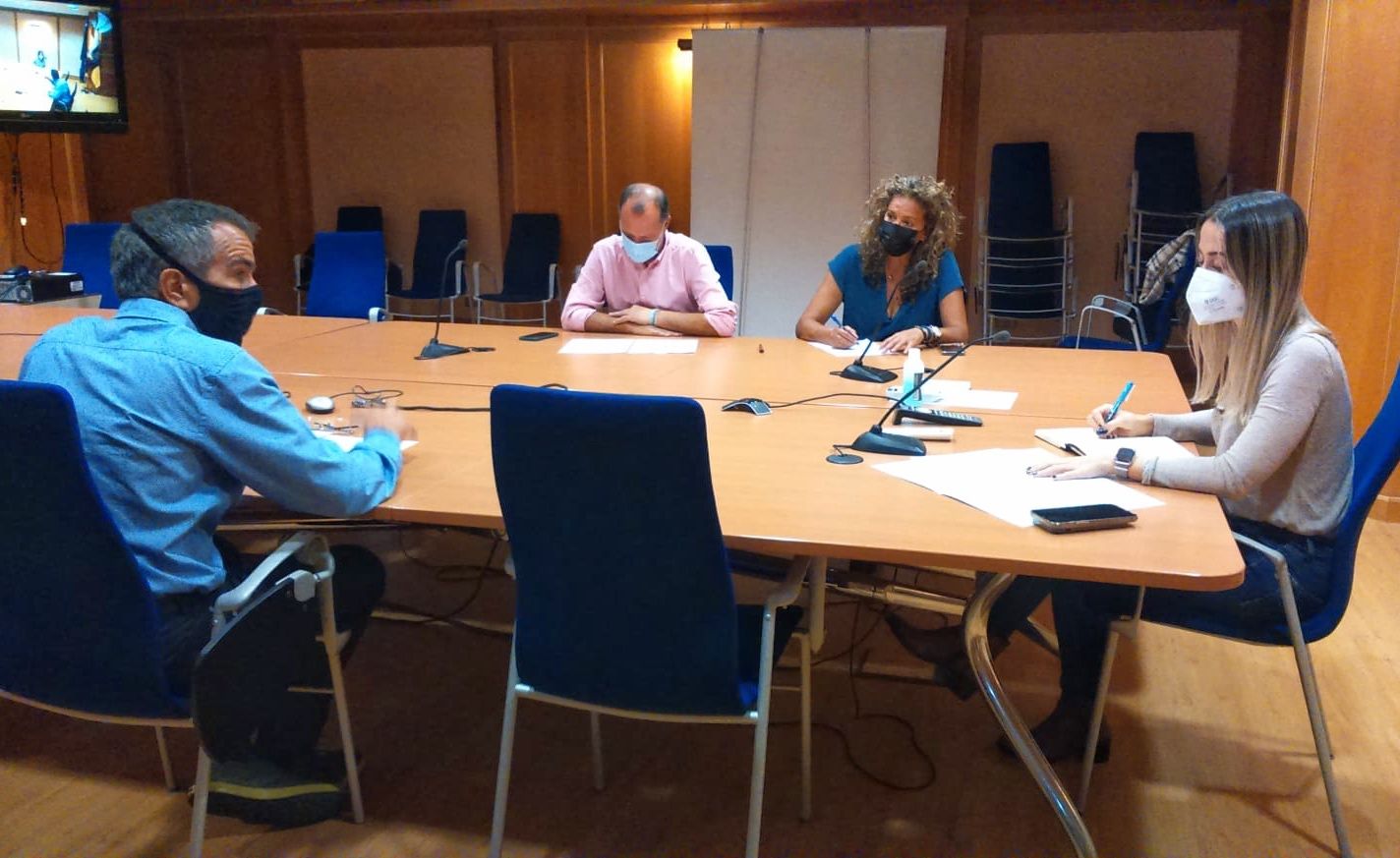 Firma del convenio para la creación del Observatorio del Turismo de Canarias entre la Viceconsejera de Turismo y la Universidad de La Laguna. / Cedida