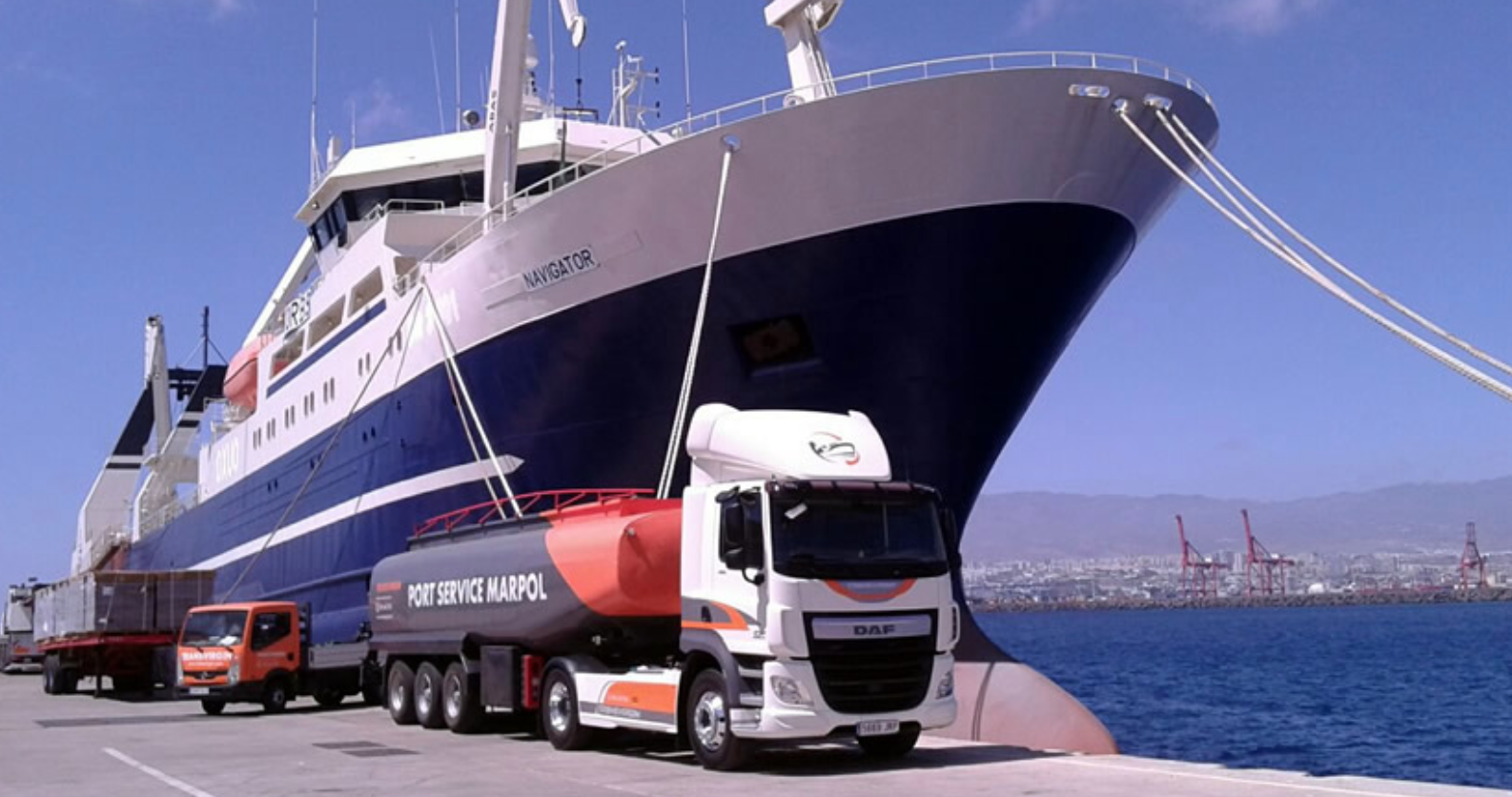 Maniobra de Transvirgin en la gestión de resiudos de buques./ Transvirgin.com