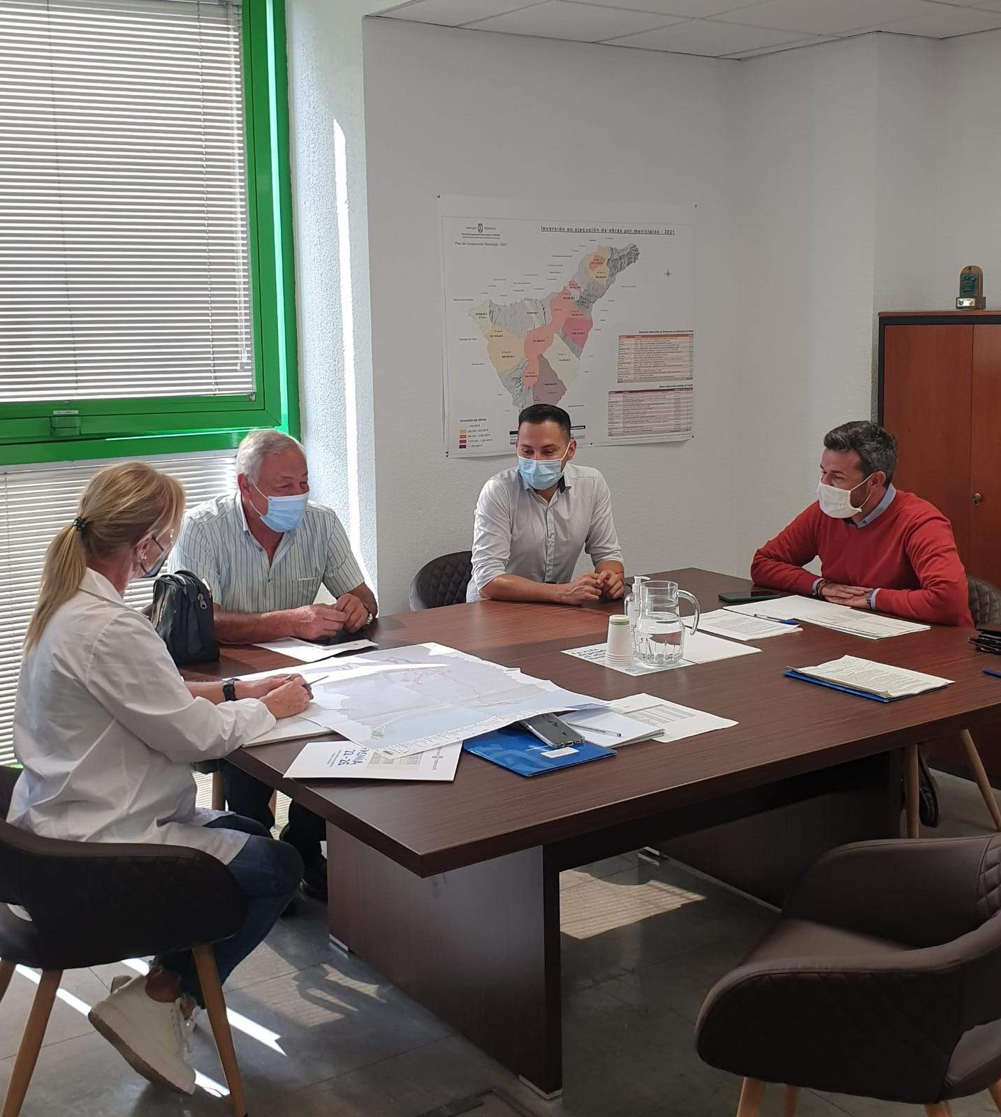 Reunión entre Fasnia y Cabildo para abordar las obras./ Cedida