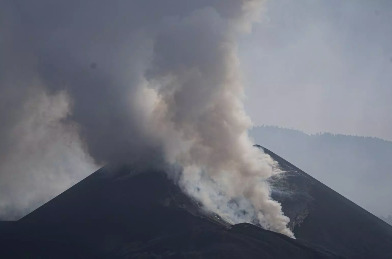Volcán de Cumbre Vieja en La Palma./ Pau de la Calle-EP