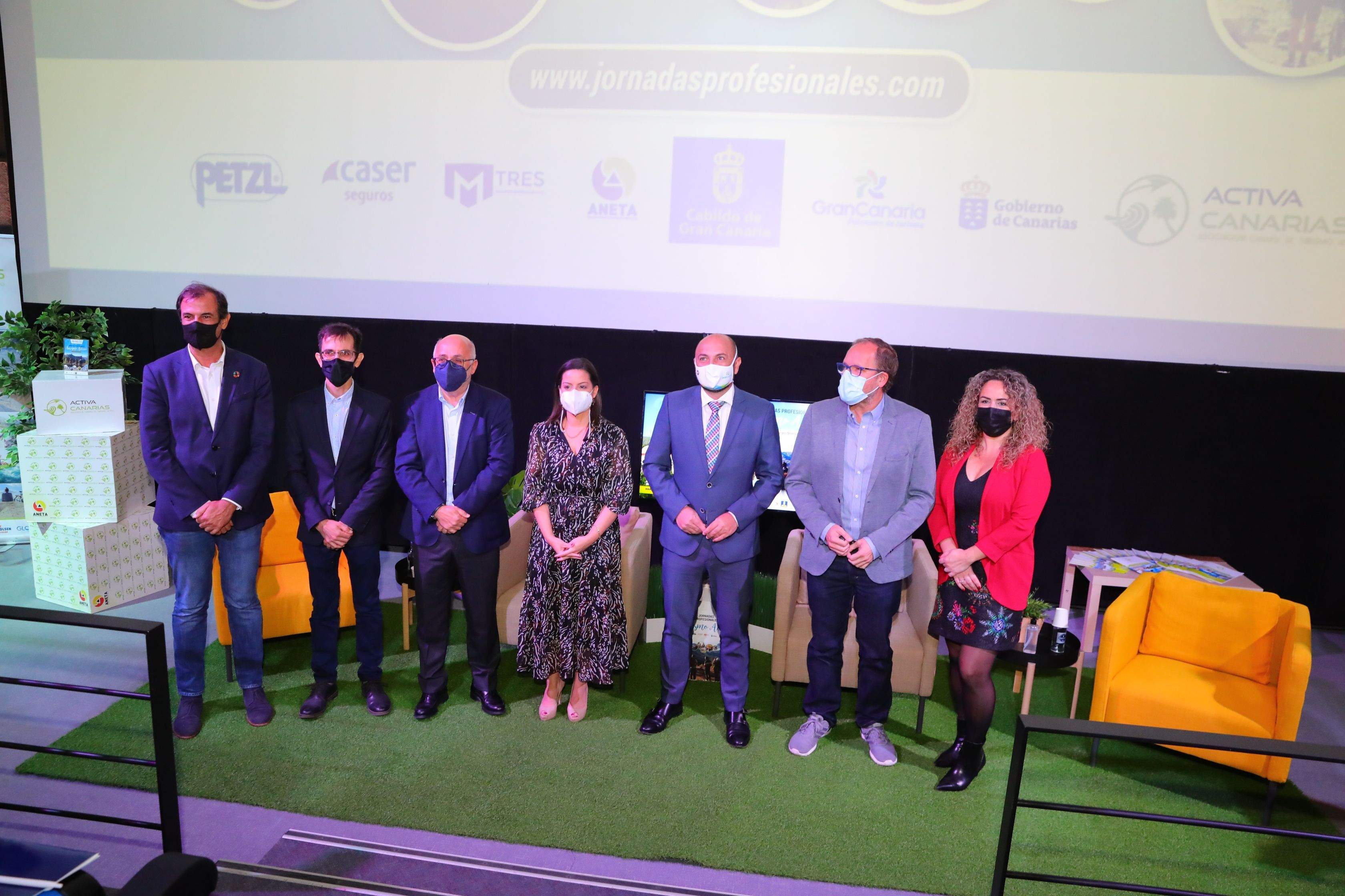 Participantes en las Jornadas Profesionales del Turismo Activo en Canarias. / Cedida