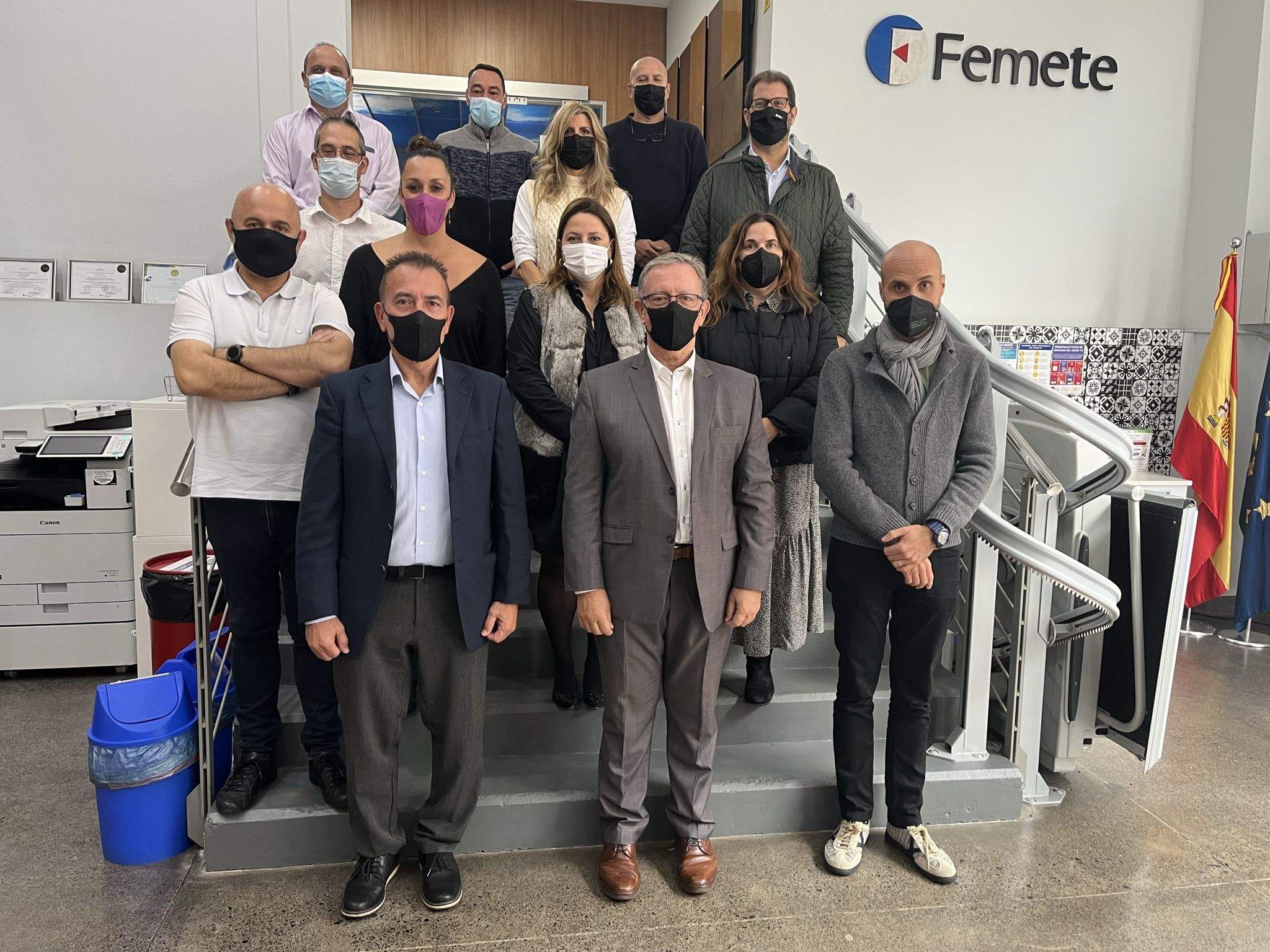 Representantes de Femete y sindicatos tras la firma del convenio. / Cedida