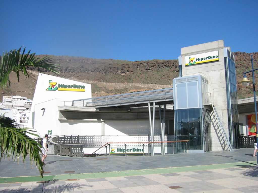 Centro de distribución de DInoSol en Mogán, Gran Canaria./ Wikipedia.