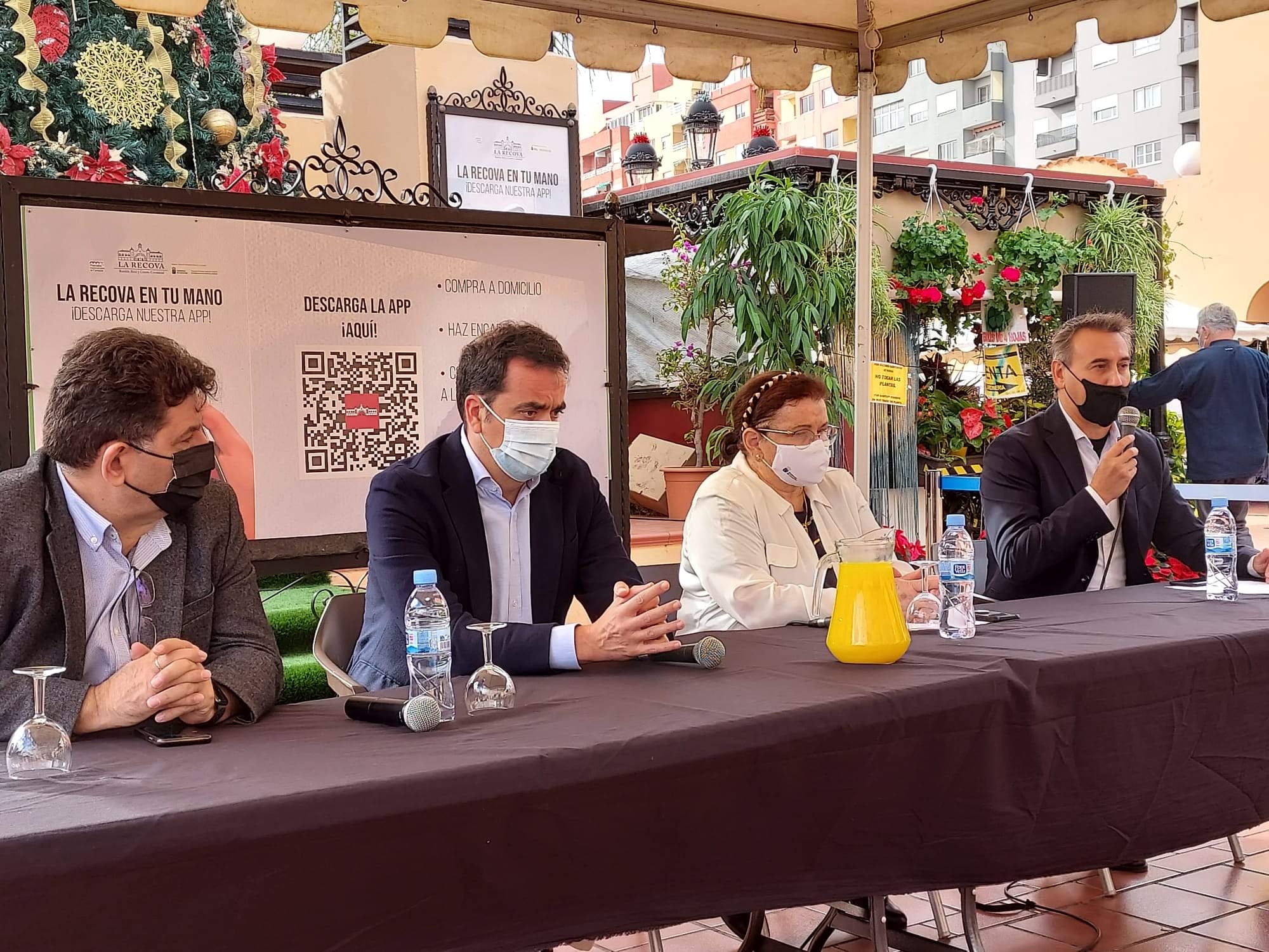 David Mille, Cándido Santana, Estefanía Hernández y Antonio Gil en la presentación desde el Mercado. / La Recova 