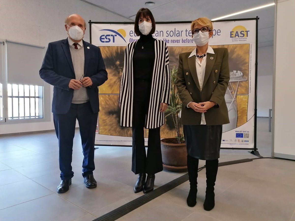 Francisco Rebolo, Diana Morant y Elena Máñez tras el Consejo Rector del IAC. / Europa Press