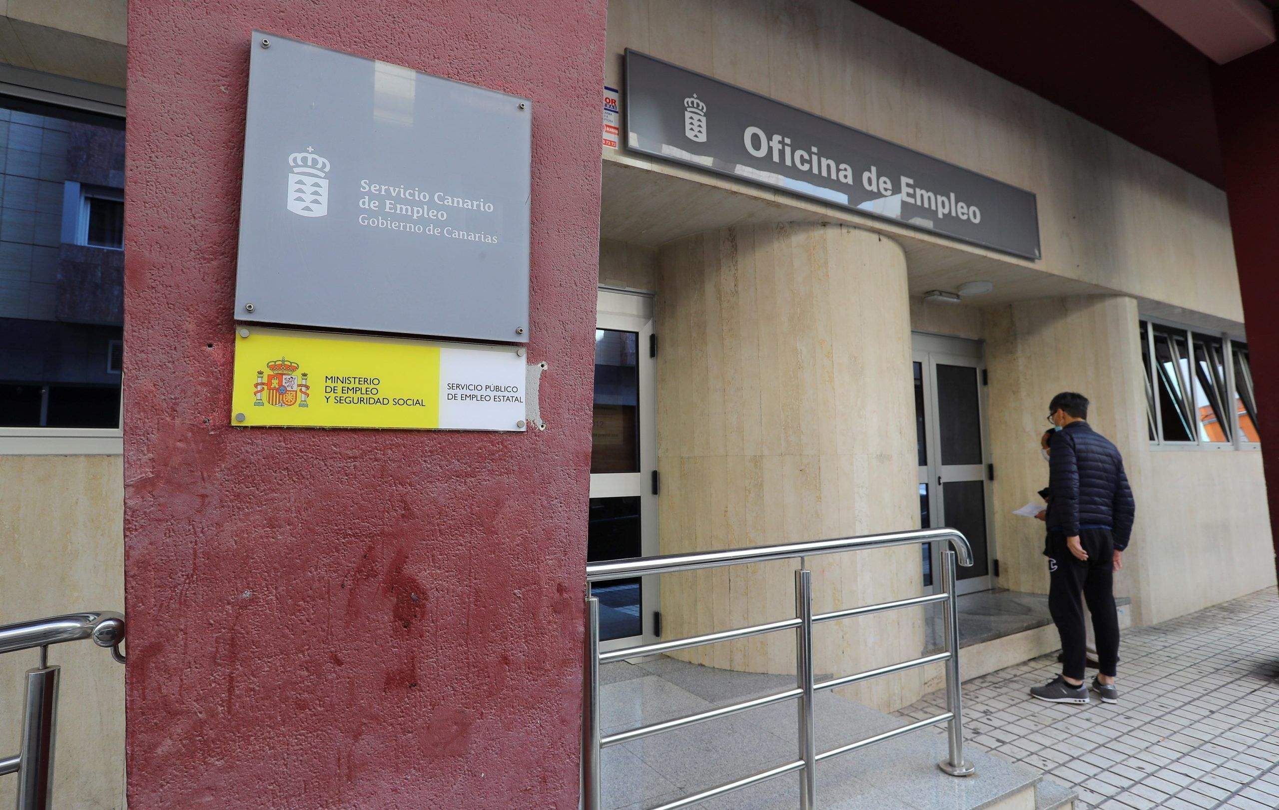 Oficina de empleo en Canarias. / EFE Oficina de empleo en Canarias. / EFE