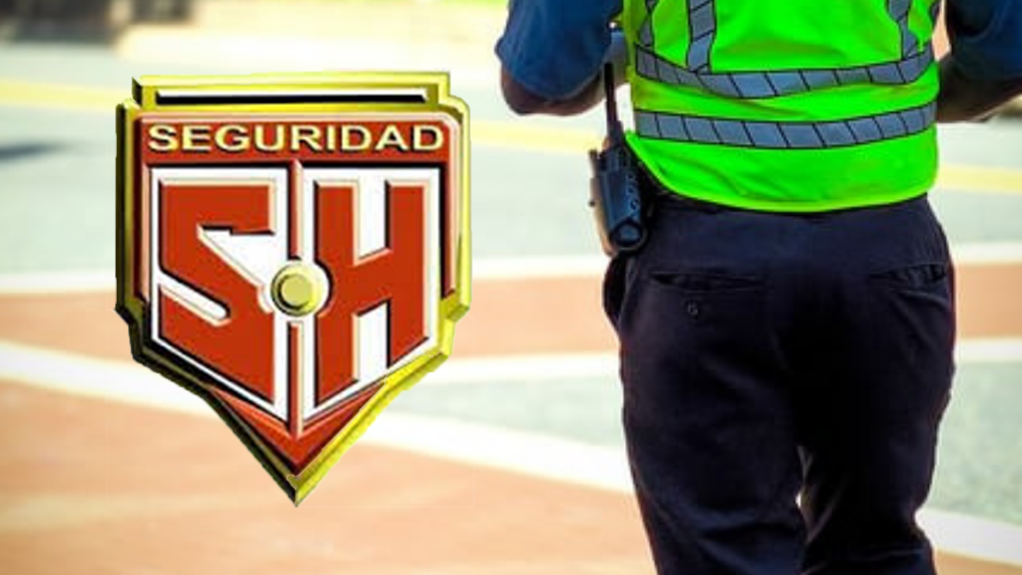 Imagen de archivo de un trabajador de seguridad privada junto al logo de SH seguridad. / Atlántico Hoy