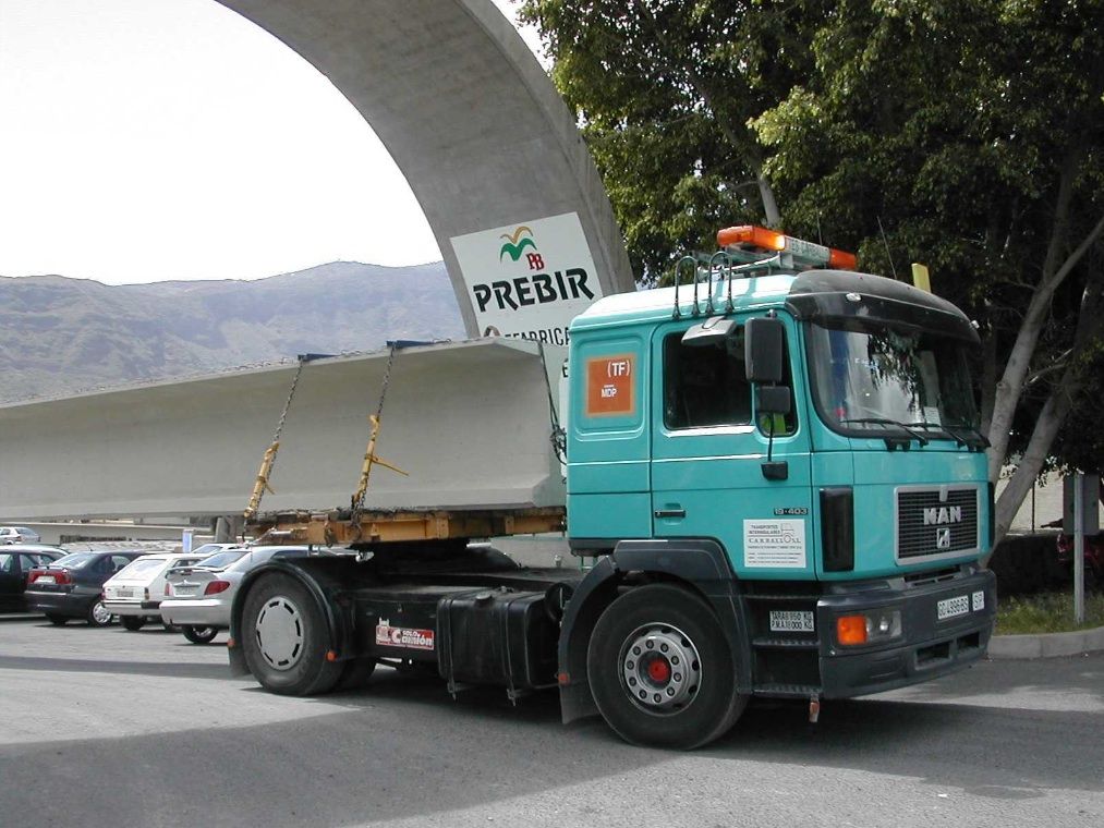 Salida de una pieza de hormigón de Prefabricados Prebir, empresa con el 100% del capital de Birmagen./ Prebir.com