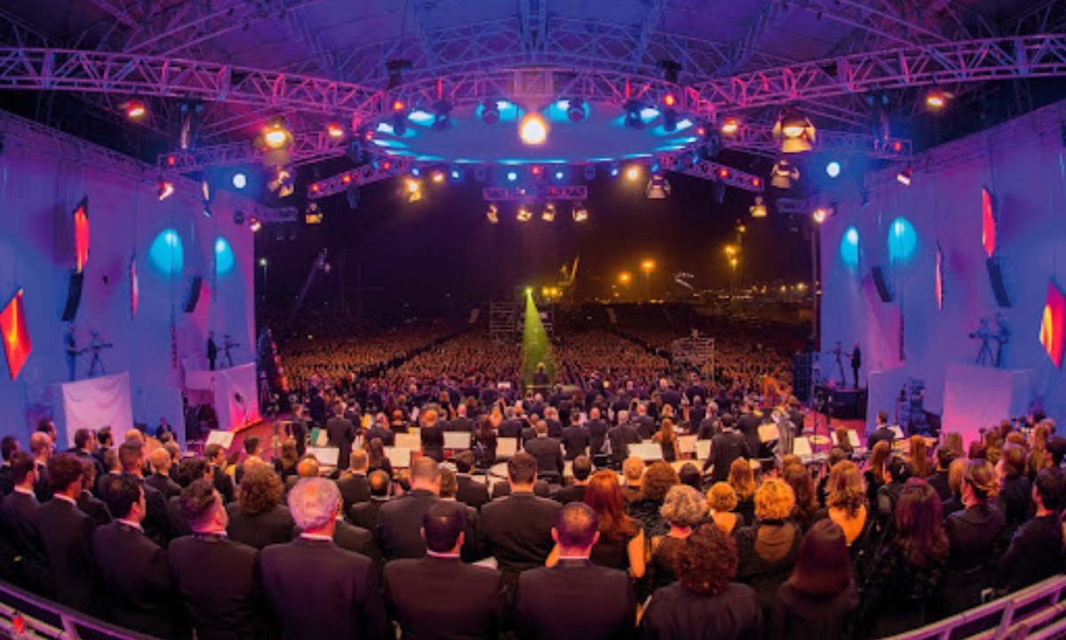 Concierto de Navidad en las instalaciones de Puertos de Tenerife, donde pretendía instalarse el escenario del carnaval. / Orquesta Sinfónica de Tenerife 