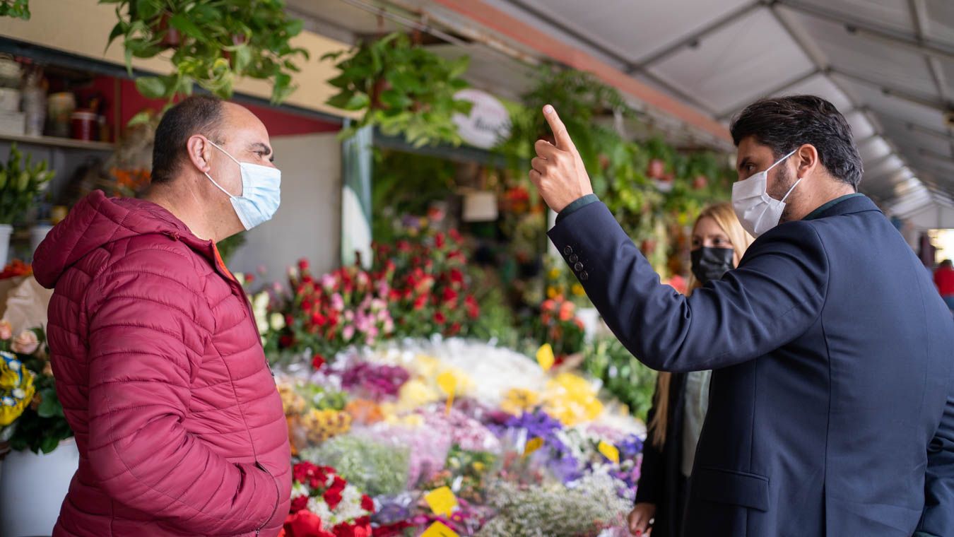 Luis Yeray Gutiérrez en una visita reciente al Mercado Municipal. / Ayuntamiento de La Laguna 
