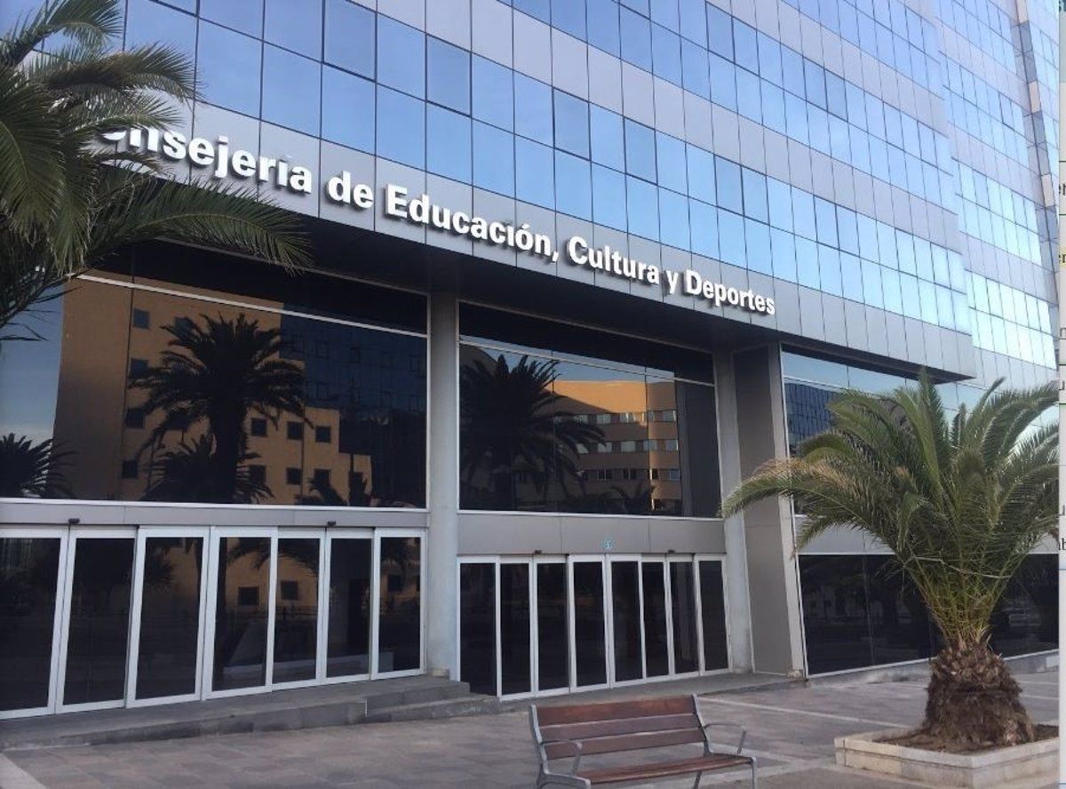 Edificio de la Consejería de Educación Cultura y Deportes en Sta. Cruz de Tenerife. / AH