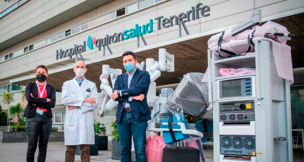 Clara Méndez, gerente de Quirónsalud Tenerife y los doctores Óscar Blasco y Guillermo Conde avalan los beneficios de la cirugía robótica / QUIRÓNSALUD