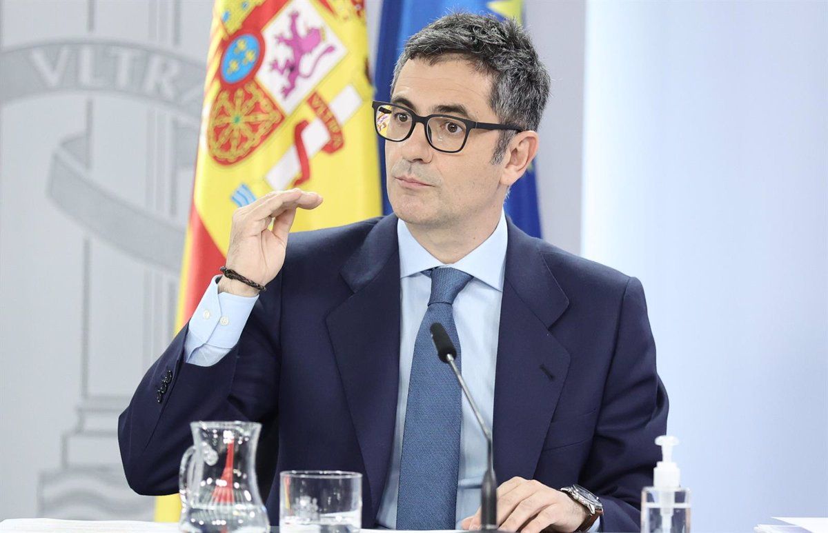El ministro de la Presidencia, Relaciones con las Cortes y Memoria Democrática, Félix Bolaños, comparece tras una reunión del Consejo de Ministros en La Moncloa . / Europa Press