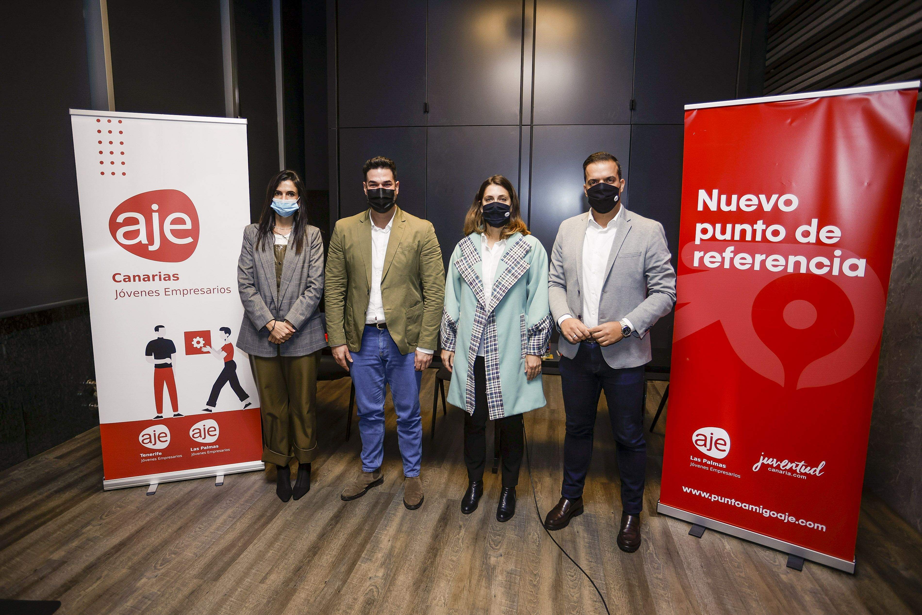 El presidente de la Asociación de Jóvenes Empresarios de Canarias, Agoney Melián, la secretaria general, María Delgado, la presidenta de AJE Tenerife, Sheila Trujillo y el presidente de AJE Las Palmas, Aday Hernández, / Cedida
