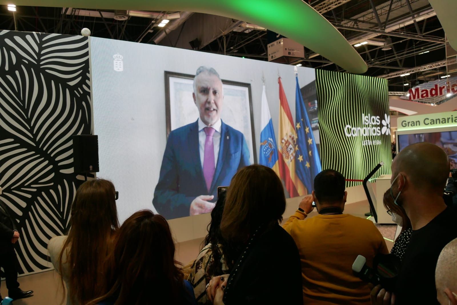 Ángel Victor Torres presenta el pabellón canario en Fitur de manera telemática / Imagen publicada en la cuenta de Twitter de la Presidencia del Gobierno de Canarias