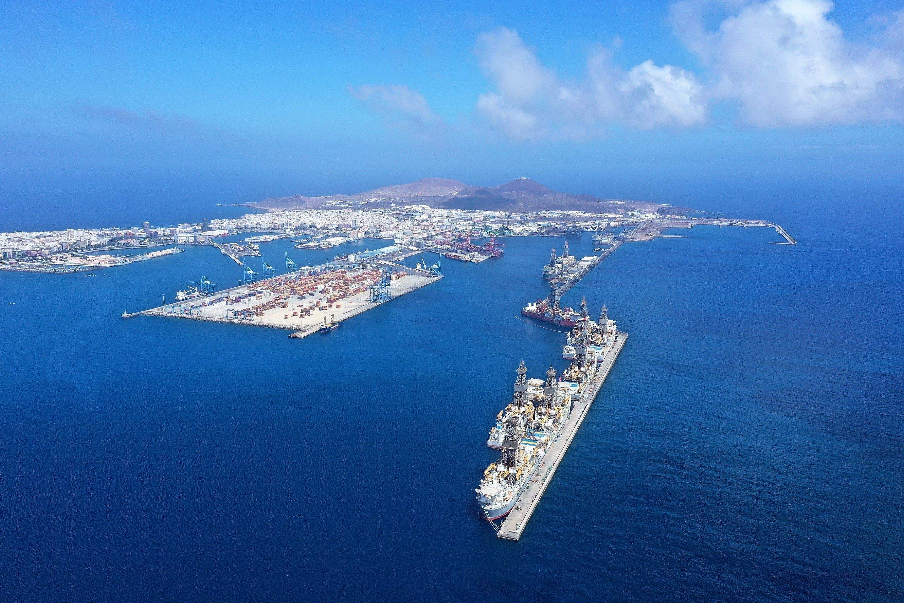 Tres barcos rusos, atracados en Puerto de Las Palmas a la espera del veto