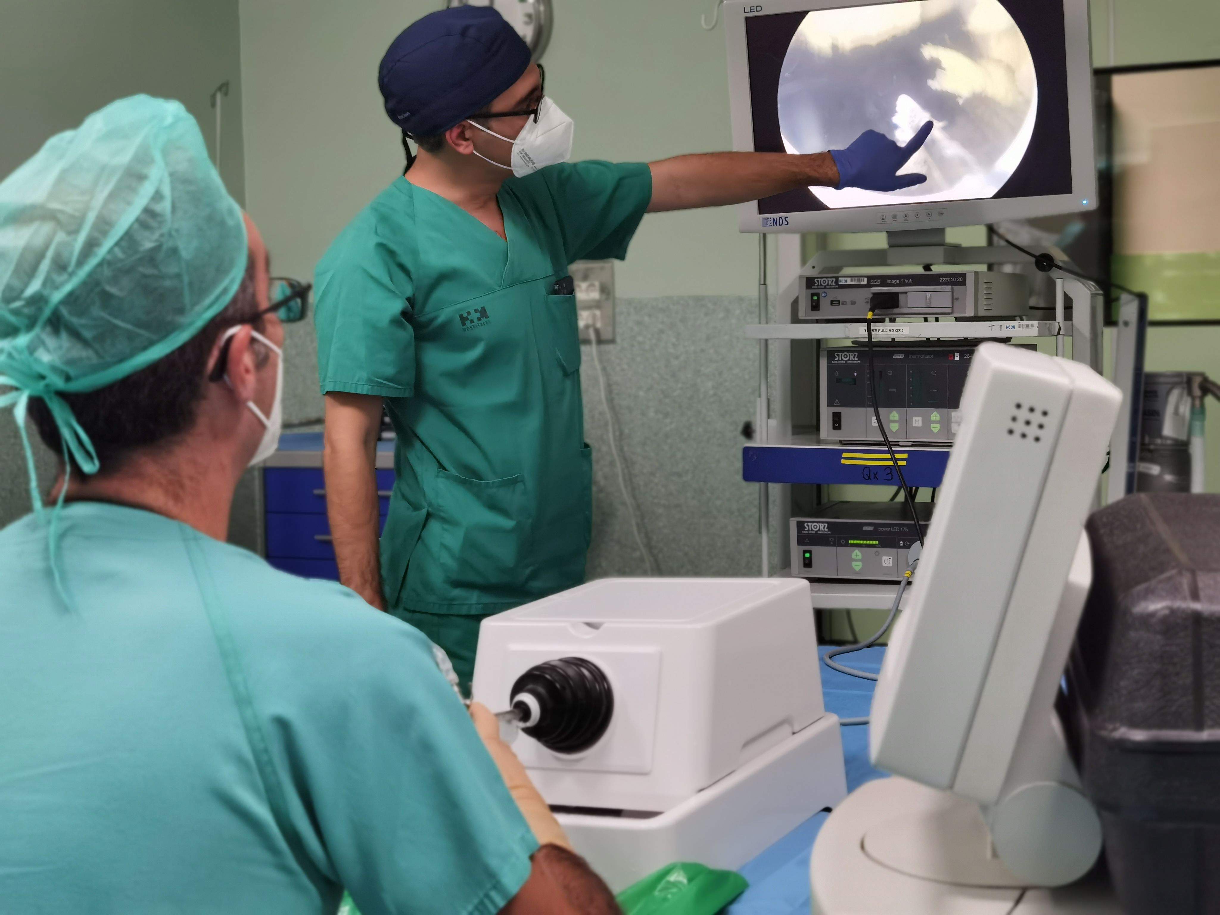 Urólogos se forman en una técnica poco invasiva para tratar la patología que más afecta a hombres