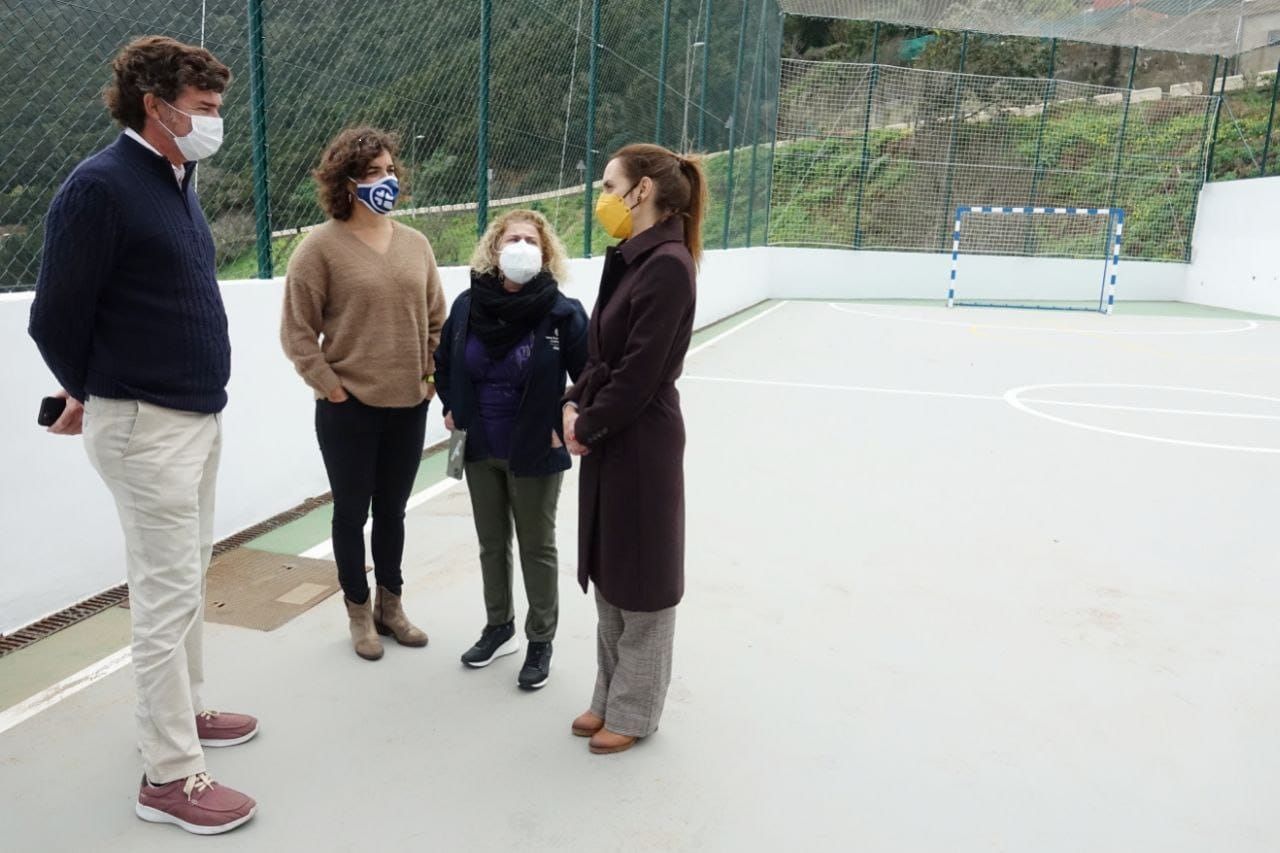 Visita de los concejales de Santa Cruz al colegio Roque Negro./