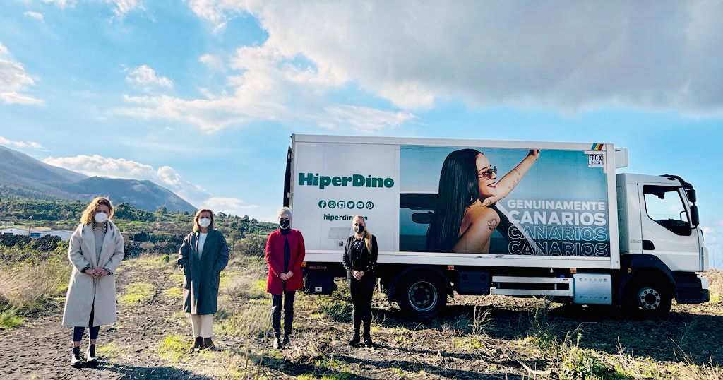 Entrega de alimentos de HiperDino en La Palma./