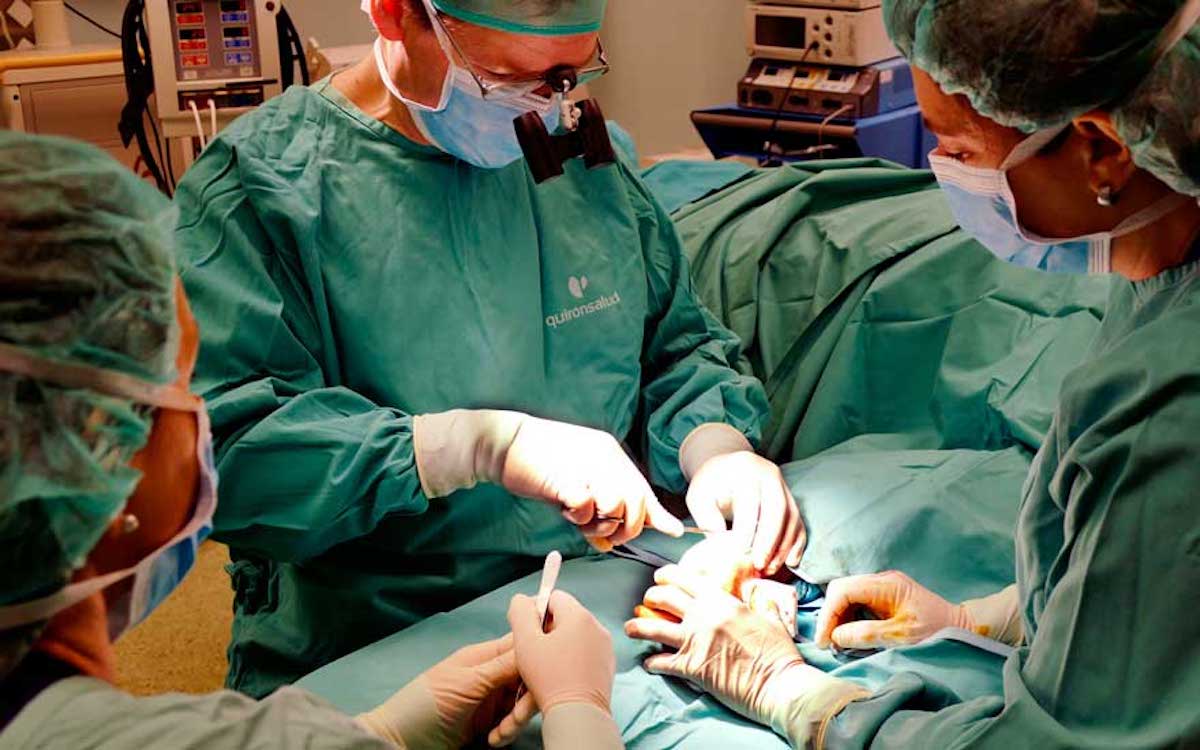 Así combatirá Canarias las listas de espera: quirófanos abiertos tardes y festivos y 2470 euros más al personal. / AH