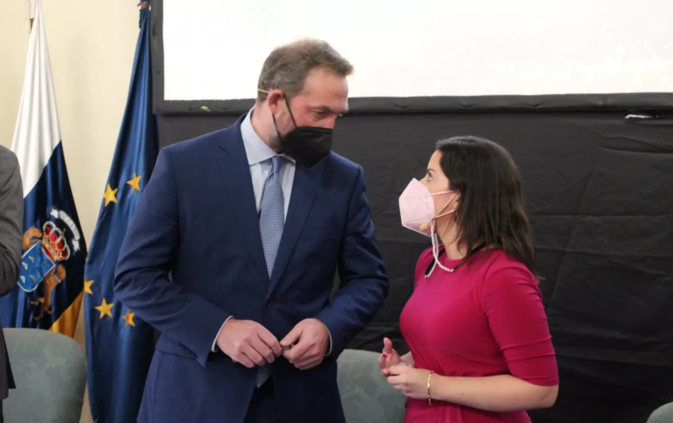 El secretario de Estado de Turismo, Fernando Valdés, y la consejera de Turismo del Gobierno de Canarias, Yaiza Castilla, presenta 'La Palma Renace'./ Gobierno de Canarias