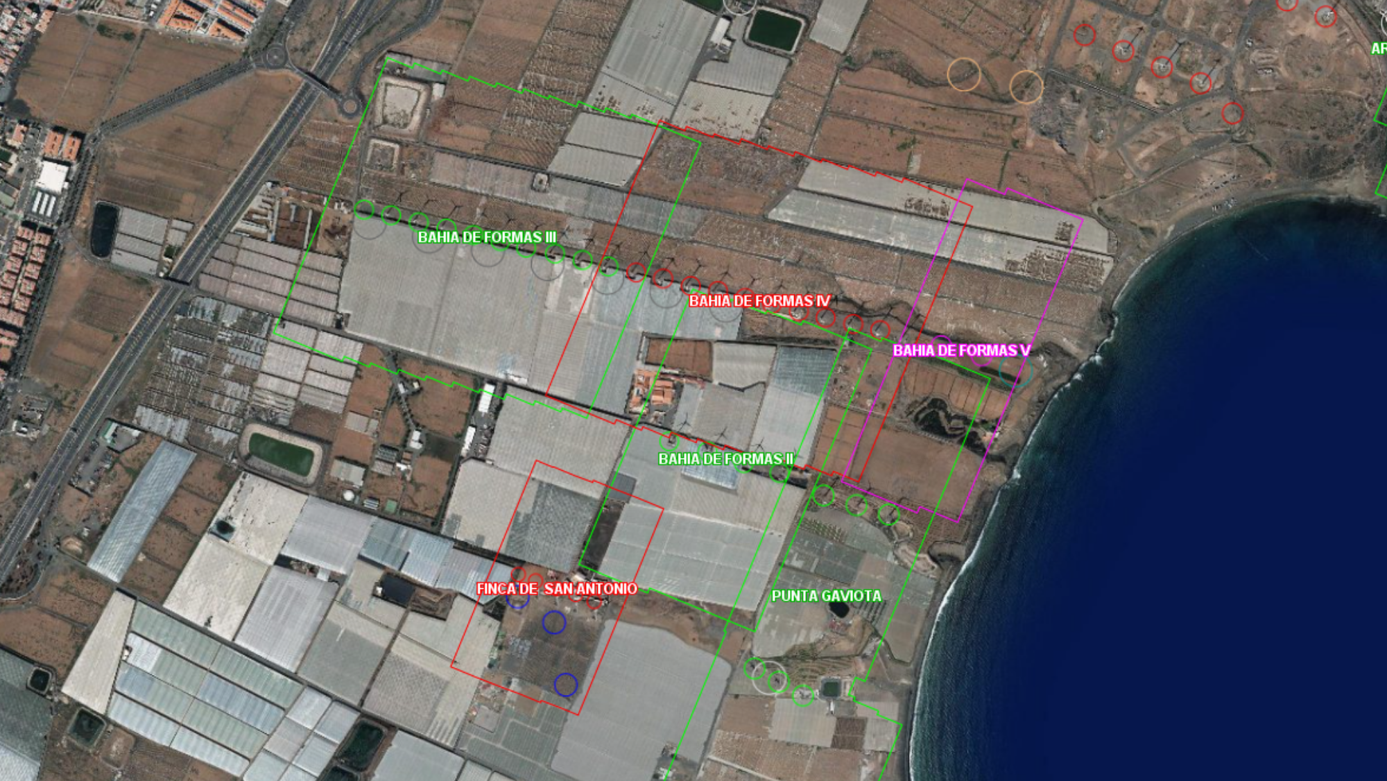 Vista aérea con la representación de los parque eólicos instalados en Bahía de Formas. / Grafcan