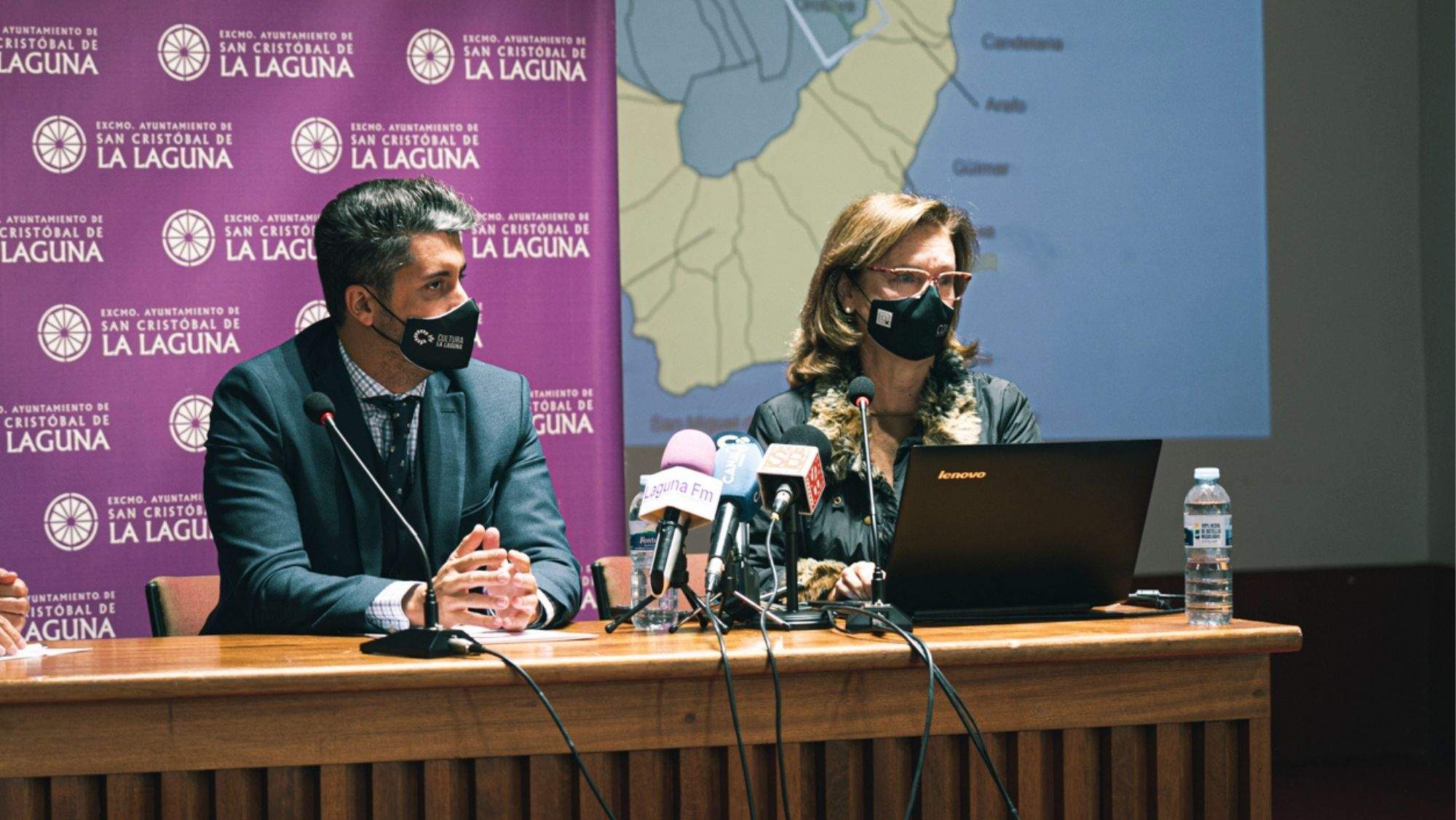 La directora del ecoeje de La Laguna, Araceli Reymundo, junto al alcalde Luis Yeray Gutiérrez, / Cedida