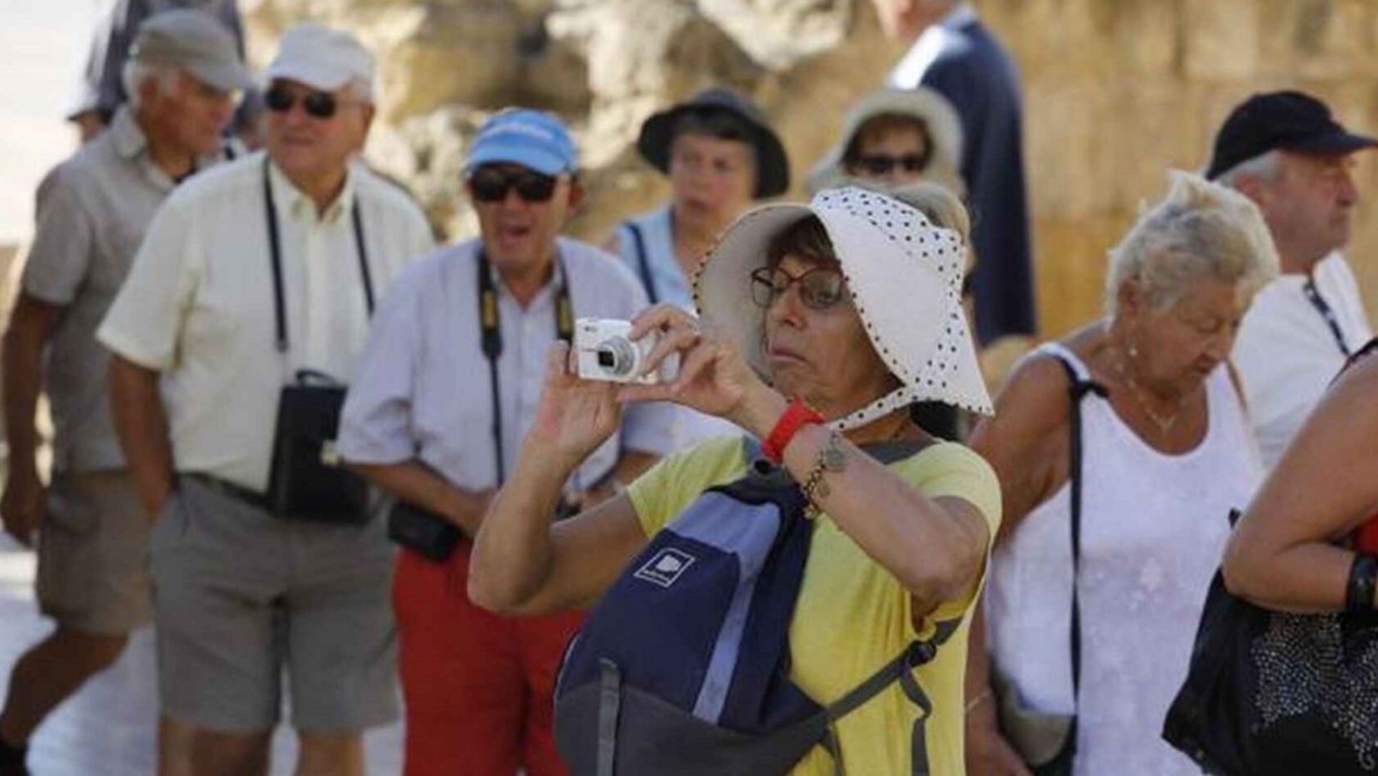 Un grupo de turistas disfrutan de una visita. / EFE Un grupo de turistas disfrutan de una visita. / EFE