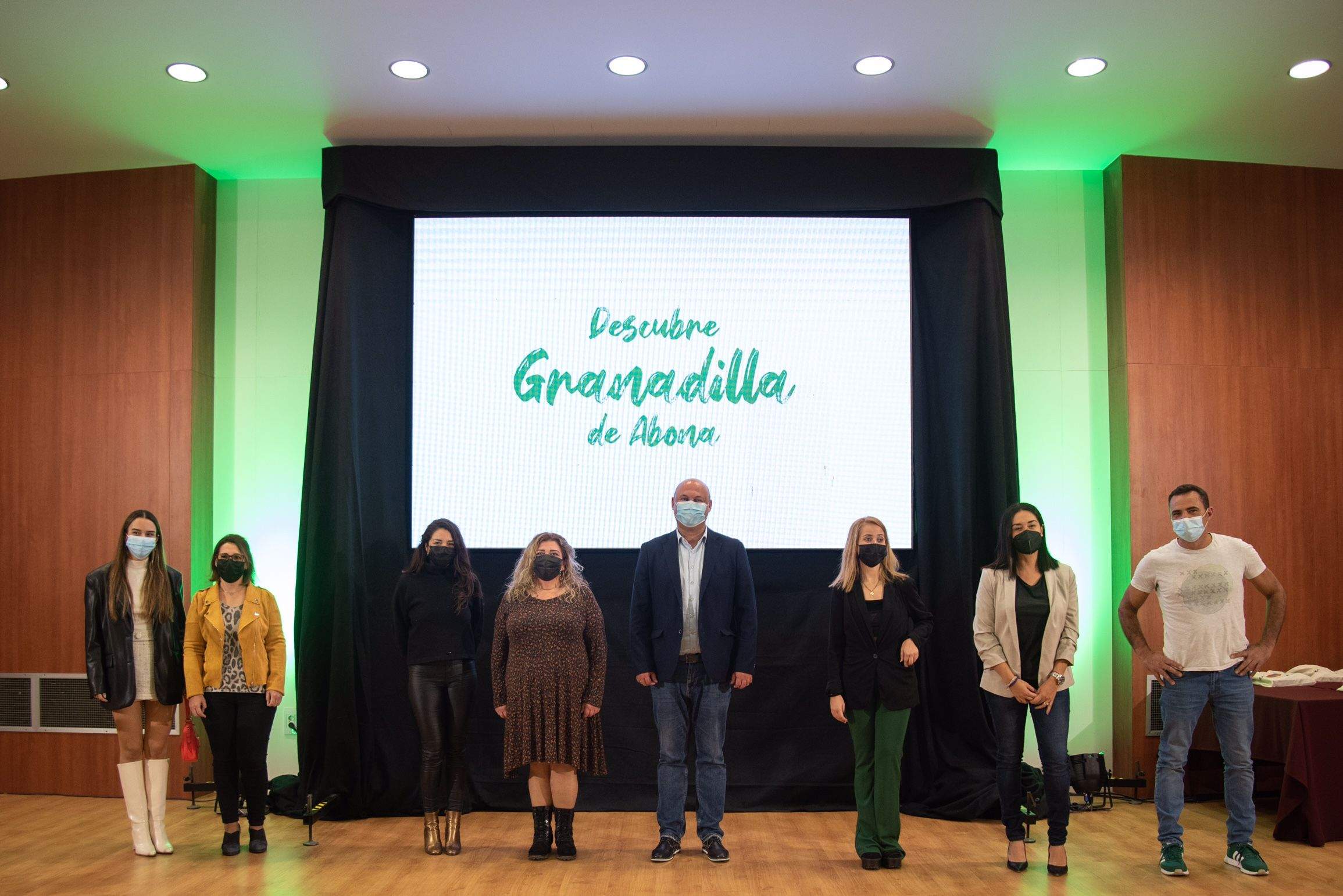 Foto de familia del acto de promoción del turismo rural./