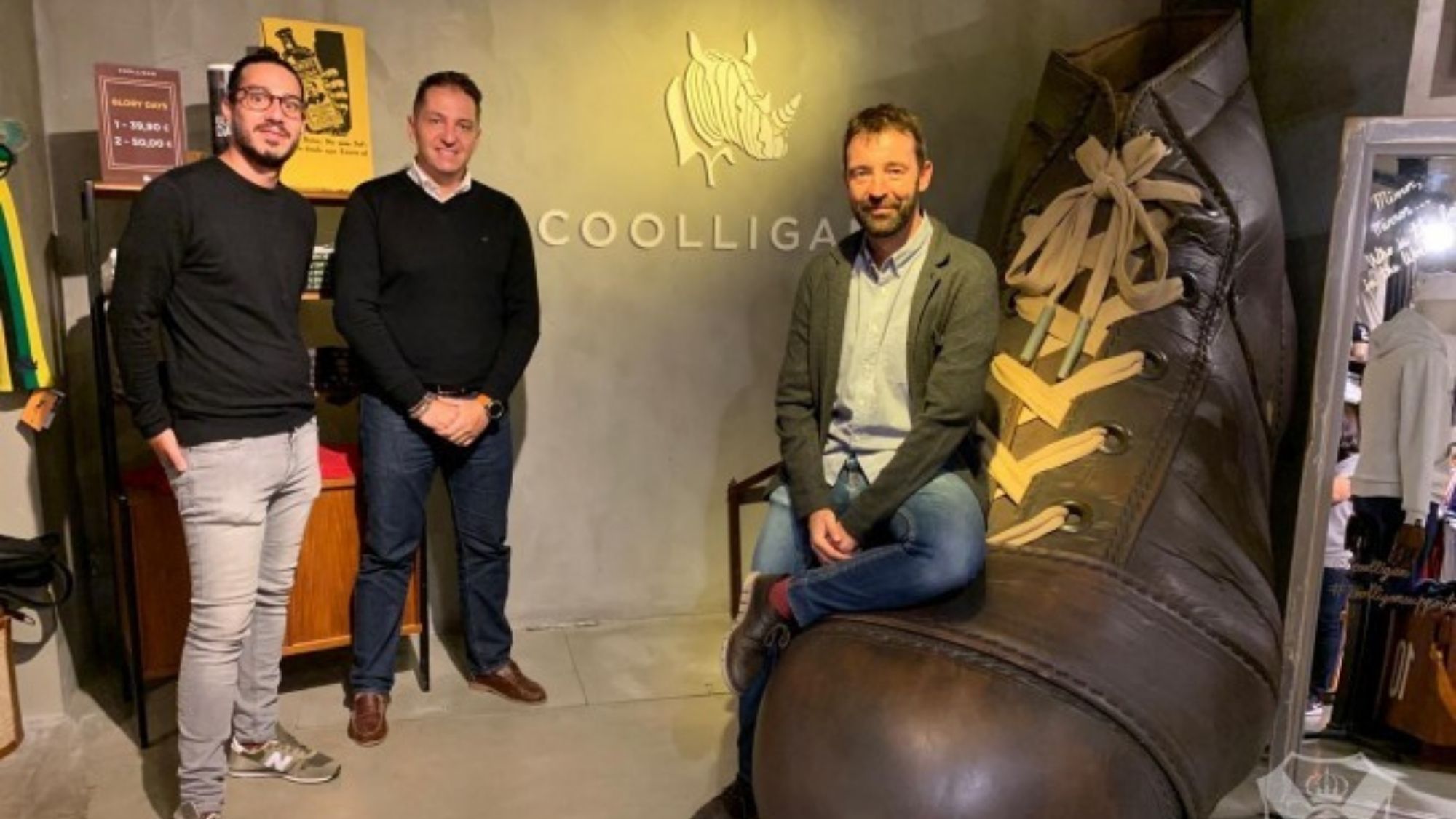 David de Diego, junto a representantes de Coolligan. / CD Tenerife