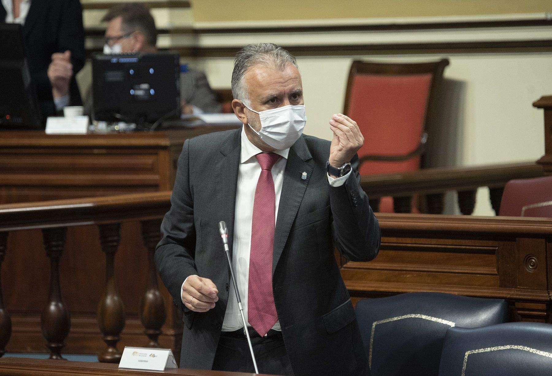 Ángel Víctor Torres en un pleno del Parlamento de Canarias. /