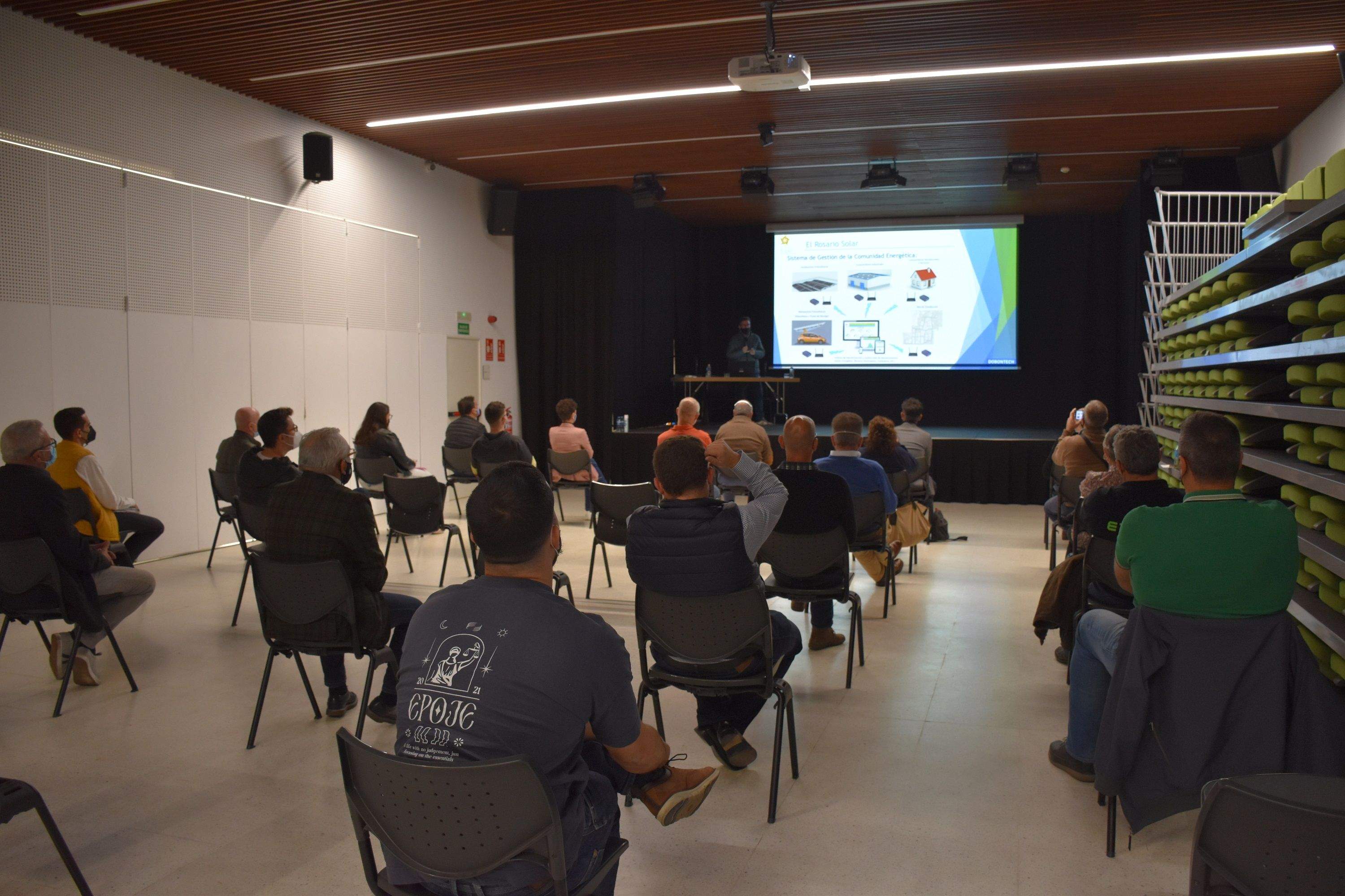 Reunión de presentación del proyecto El Rosario Solar. / Cedida