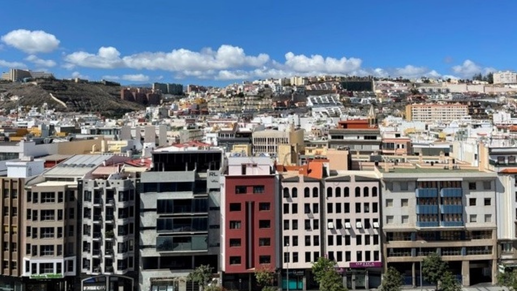 Imagen de varios edificios e inmuebles (comunidades de propietarios). / Gobierno de Canarias agentes inmobiliarios 