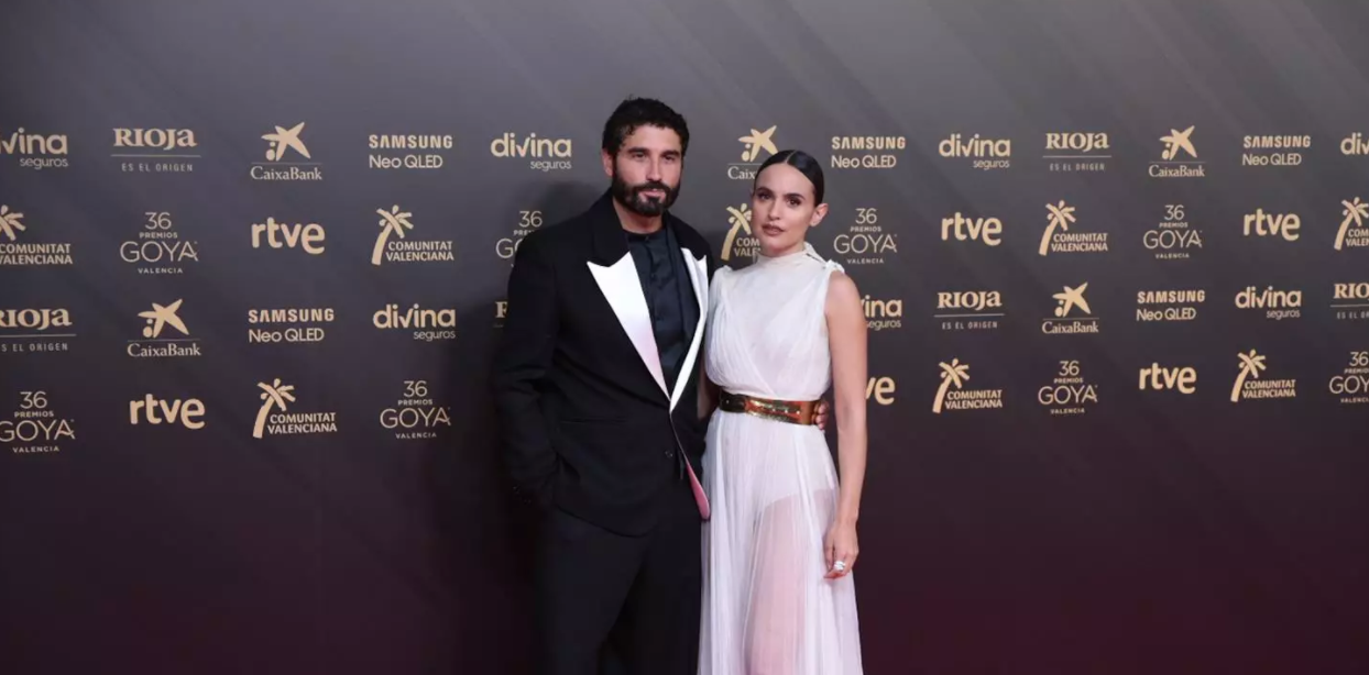 El actor tinerfeño Álex García y su novia, la actriz Verónica Echegui en la pasada gala de los Goya./