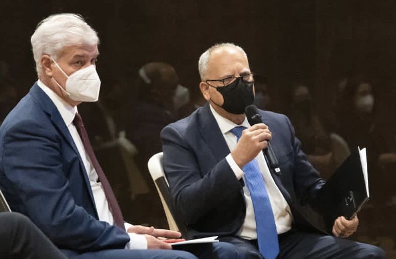 Casimiro Curbelo, en su intervención durante la presentación de la Estrategia de Energía Sostenible de Canarias./